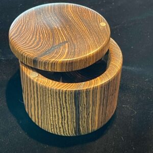 Salt cellar lidded box