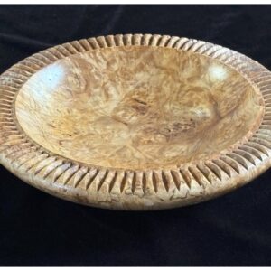 Shallow bowl with ribbed border     